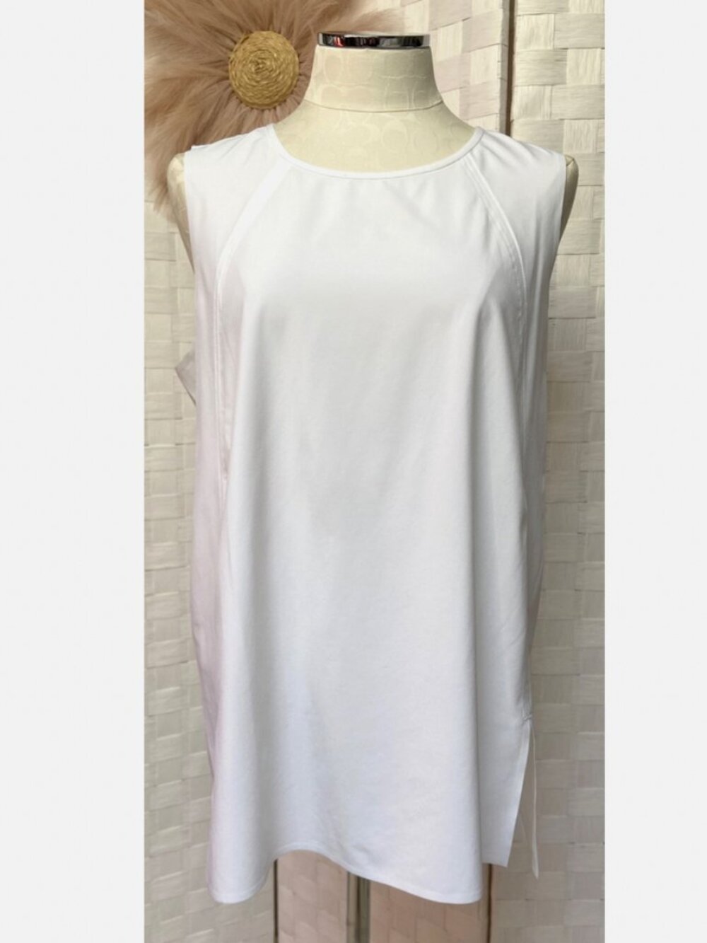 Athleta Women's White Sleeveless San Francisco Sport Tank Top Size L FXT